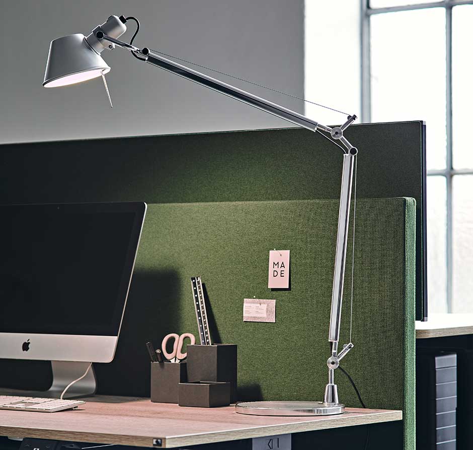 Artemide Tolomeo LED Pure Integralis LED Schreibtischleuchte mit Tischfuß